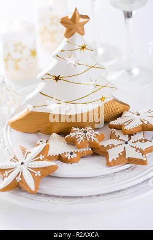 Tradizionali biscotti di panpepato per Natale Foto Stock