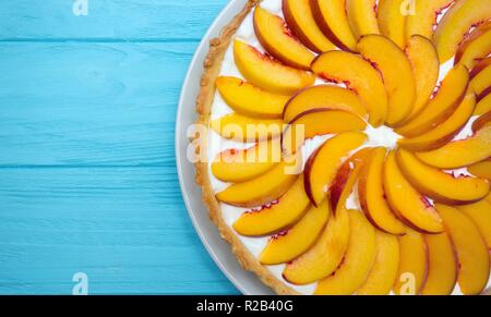 Deliziosa, utile e bella canapes con pesca Foto Stock