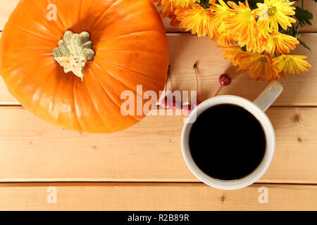 Tazza di caffè su un tavolo Foto Stock
