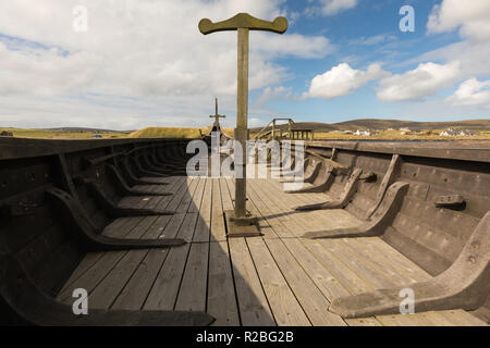 Gokstad Viking longship, replica, Haroldswick, Shetalnd Foto Stock