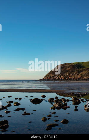 St api testa su una bella giornata autunnale con cielo blu chiaro -St api, Whitehaven, Cumbria Foto Stock
