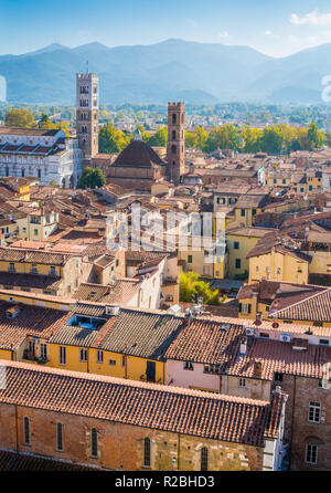 Vista panoramica di Lucca, con il Duomo di San Martino. Toscana, Italia. Foto Stock
