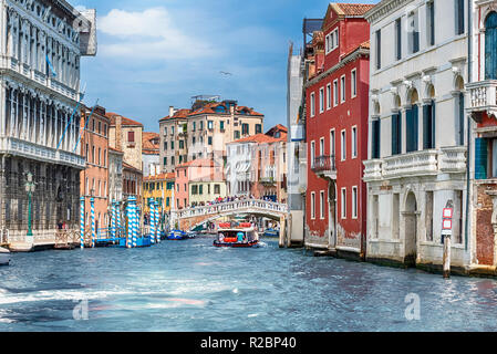 Venezia, Italia - 29 aprile: architettura paesaggistica lungo il Canal Grande nel sestiere di Cannaregio, Venezia, Italia, Aprile 29, 2018 Foto Stock