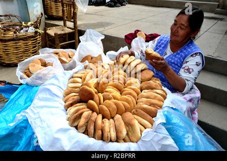 Pane tradizionale - Mercato in CARAZ. Dipartimento di Ancash.PERÙ Foto Stock