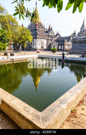 Il Tempio di Ananda, situato a Bagan, Myanmar è un tempio buddista costruito nel 1105 d.c. durante il regno del re Kyanzittha della dinastia pagana Foto Stock