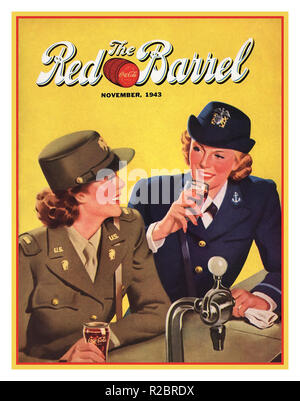 WW2 American Vintage pubblicità propagandistica.. Servizio donne beve Coca Cola indossano uniformi della US Army e US Navy dotate sul coperchio anteriore della canna rosso, pubblicato da Coca Cola Company "per sviluppare e promuovere un maggiore coordinamento delle forze che rendono "Coca Cola' una istituzione..."II Guerra Mondiale di promozione pubblicitaria Novembre 1943 Foto Stock