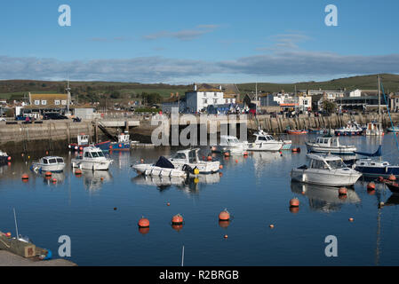 Barche ormeggiate a Bridport Harbour, West Bay, Dorset. Foto Stock