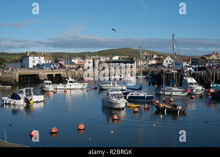 Barche ormeggiate a Bridport Harbour, West Bay, Dorset. Foto Stock