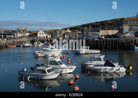 Barche ormeggiate a Bridport Harbour, West Bay, Dorset. Foto Stock