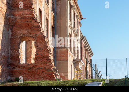 Zerbst, Germania - 11 Novembre 2018: vista del castello della città di Zerbst, Germania. Era la residenza dei principi di Anhalt-Zerbst. Essa è stata b Foto Stock