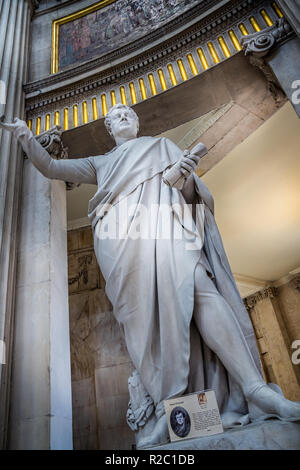 Statua di Daniel O'Connell nella Rotunda del Municipio, Dublino, Irlanda il 7 maggio 2013 Foto Stock