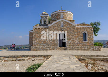 Paralimini, Cipro - 25 Giugno 2018: la splendida vista della chiesa di profitto Elias in Parlimini Cipro. Costruito su una collina merita bella vista tutti Foto Stock