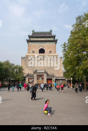 I turisti dalla torre campanaria a Pechino in Cina Foto Stock