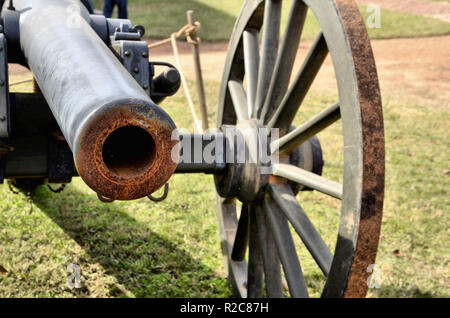 Dettaglio di un epoca della guerra civile; cannone artiglieria utilizzato in una guerra civile la rievocazione di battaglia a Liendo Plantation, Texas, Stati Uniti d'America. Foto Stock