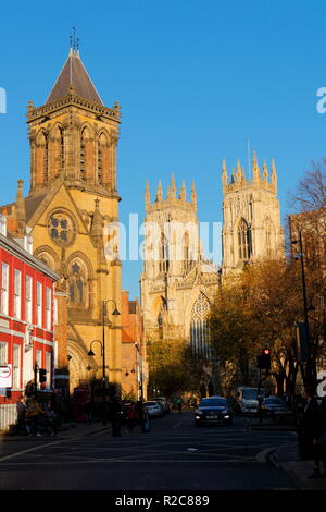 St Wilfrid Ctholic della Chiesa in piedi lungo la York Minster. Foto Stock