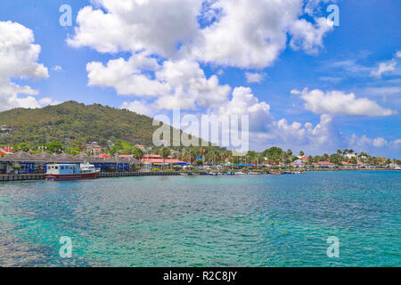 Philipsburg, Sint Maarten -20 Aprile, 2016: Sint Maarten bay e yacht club Foto Stock