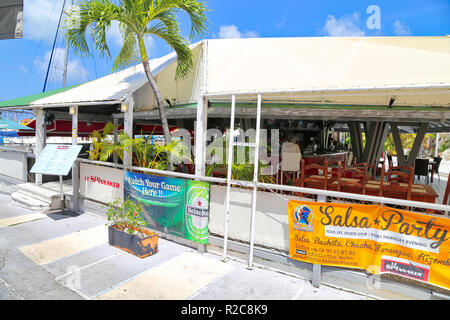 Philipsburg, Sint Maarten -20 Aprile, 2016: Sint Maarten bay e yacht club Foto Stock