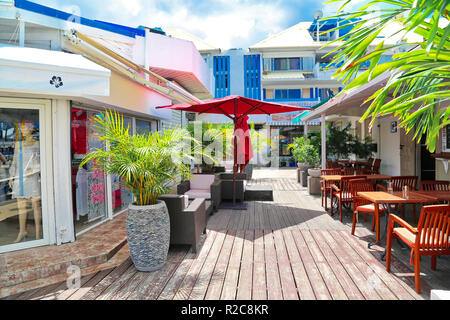 Philipsburg, Sint Maarten -20 Aprile, 2016: Sint Maarten bay e yacht club Foto Stock