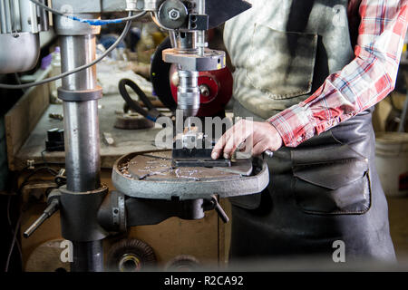 Fabbro in grembiule in pelle trapani pezzo, small business Foto Stock