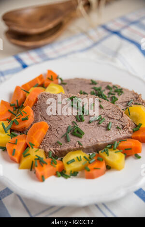 Primo bollito di manzo con verdure a radice, Viennese Tafelspitz Foto Stock