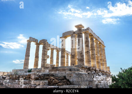 L antico tempio di Poseidone (Nettuno) a Capo Sounion in Attica, Grecia. Foto Stock