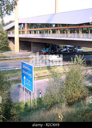 AutobahnraststÃ¤tte scemo-dammer montagne Foto Stock