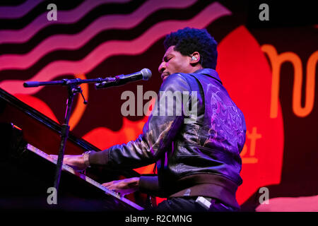 JON BATISTA CON LA DAP-KINGS esibirsi sul palco principale in corrispondenza della 61a Monterey Jazz Festival - Monterey, California Foto Stock