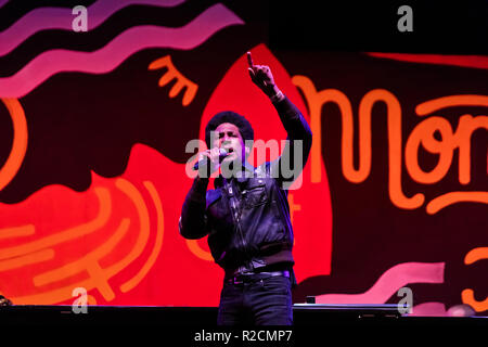 JON BATISTA CON LA DAP-KINGS esibirsi sul palco principale in corrispondenza della 61a Monterey Jazz Festival - Monterey, California Foto Stock