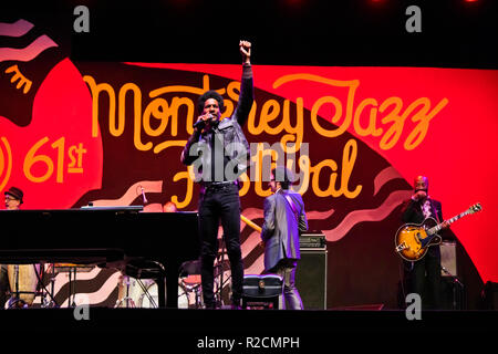 JON BATISTA CON LA DAP-KINGS esibirsi sul palco principale in corrispondenza della 61a Monterey Jazz Festival - Monterey, California Foto Stock