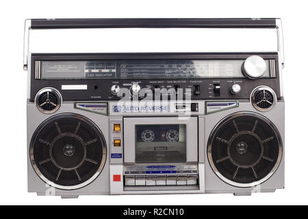 Stereo stereo portatile con radio ghetto color argento anni '80 sui  davanzali Foto stock - Alamy