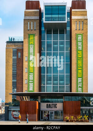 La Rank Hovis ha Baltic mulino di farina ora centro di esposizione di arte ponte, Newcastle Upon Tyne, England, Regno Unito Foto Stock