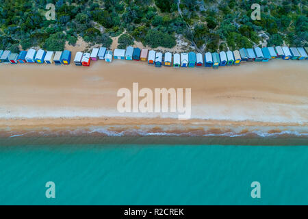 Iconica spiaggia capanne in Melbourne, Australia - vista aerea Foto Stock