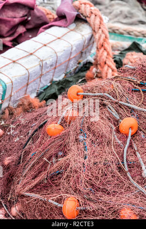 Le reti da pesca al porto di Favignana in Sicilia, Italia Foto Stock