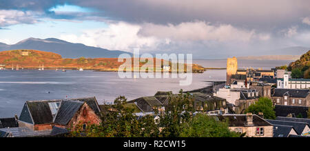 Lo skyline di Oban in autunno, Argyll in Scozia - Regno Unito Foto Stock