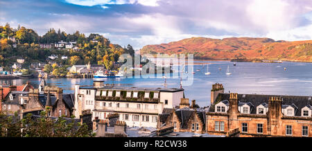 Lo skyline di Oban in autunno, Argyll in Scozia - Regno Unito Foto Stock