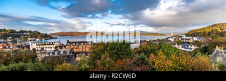 Lo skyline di Oban in autunno, Argyll in Scozia - Regno Unito Foto Stock