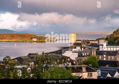 Lo skyline di Oban in autunno, Argyll in Scozia - Regno Unito Foto Stock