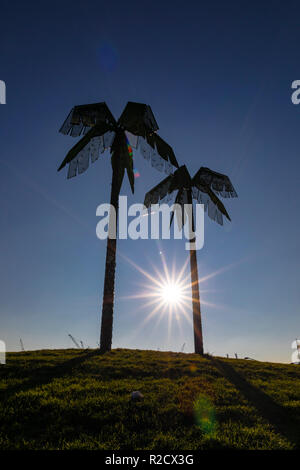 Amburgo, Germania - 17 Novembre 2018: una vista delle palme in Park Fiction nel porto di Amburgo in Germania in una giornata di sole. Foto Stock