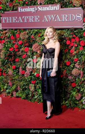 Londra, Regno Unito. Xviii Nov, 2018. Clara Paget al sessantaquattresimo Evening Standard Theatre Awards 2018 Domenica 18 Novembre 2018 presso il Theatre Royal Drury Lane, Londra. Nella foto: Clara Paget. Foto Stock