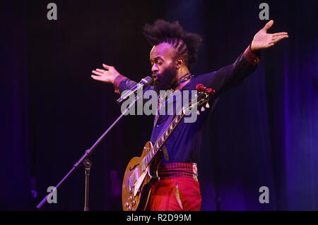 Noi musicista e cantante fantastico NEGRITO (XAVIER AMIN DPHREPAULEZZ) esegue durante la XXIII Festival Internazionale di Musica Blues - vivo in Sumperk, Repubblica Ceca, il 17 novembre 2018. (CTK foto/Ludek Perina) Foto Stock