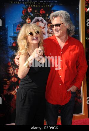 Los Angeles, CA, Stati Uniti d'America. Xviii Nov, 2018. Goldie Hawn, Kurt Russell presso gli arrivi per il natale cronache Bruin Westwood, Los Angeles, CA, 18 novembre 2018. Credito: Elizabeth Goodenough/Everett raccolta/Alamy Live News Foto Stock