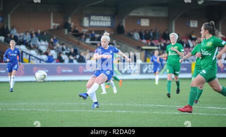 Kingsmeadow, Kingston on Thames, London, Regno Unito. Xviii Nov, 2018. Betania Inghilterra dei punteggi di Chelsea Chelsea del quinto obiettivo del WSL1 match tra Chelsea onorevoli Yeovil Town onorevoli a Kingsmeadow. Credito: David Partridge/Alamy Live News Foto Stock