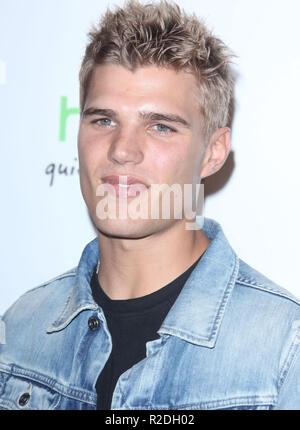 HOLLYWOOD, CA - 19 Luglio: Chris Zylka arriva a "HTC lo Stato sociale" evento di lancio a Paramount Studios sulla luglio 19, 2011 a Hollywood, California Persone: Chris Zylka Foto Stock