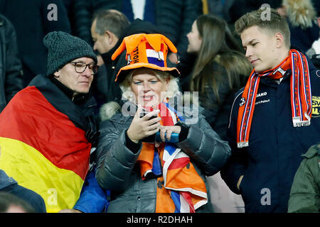 Gelsenkirchen (Germania). Il 19 Novembre, 2018. GELSENKIRCHEN, Veltins Arena , 19-11-2018, calcio, stagione 2018 / 2019, ventole di Germania e Paesi Bassi prima le Nazioni League Germania - Paesi Bassi. Credito: Pro scatti/Alamy Live News Foto Stock