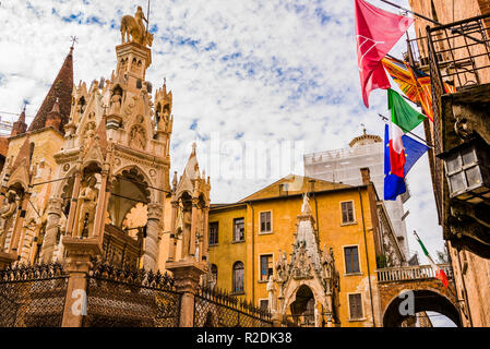 Le tombe scaligero è un gruppo di cinque gotico monumenti funerari in Verona, Veneto, Italia, Europa Foto Stock