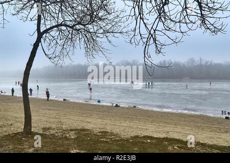 Pattinaggio sul lago ghiacciato Foto Stock