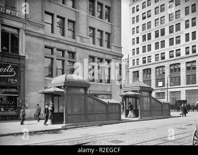 La metropolitana di entrata e di uscita per chioschi, New York City, circa 1905 Foto Stock