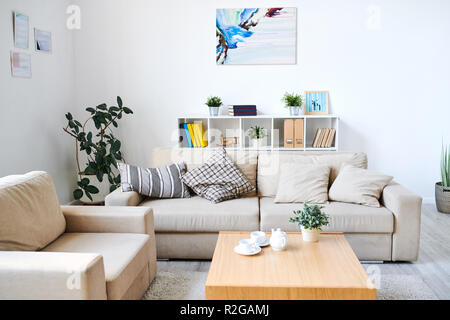 Gli interni moderni del soggiorno Foto Stock