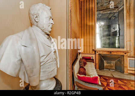 Italia Piemonte Torino Granieri palace Circolo dei lettori la stanza di Camillo Benso Conte di Cavour - Busto Foto Stock