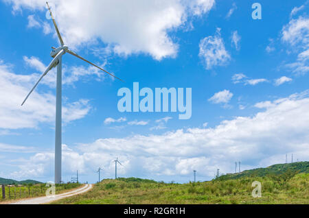Inutilizzabile e le turbine eoliche danneggiate a punta lima wind farm dopo l uragano maria in naguabo puerto rico Foto Stock
